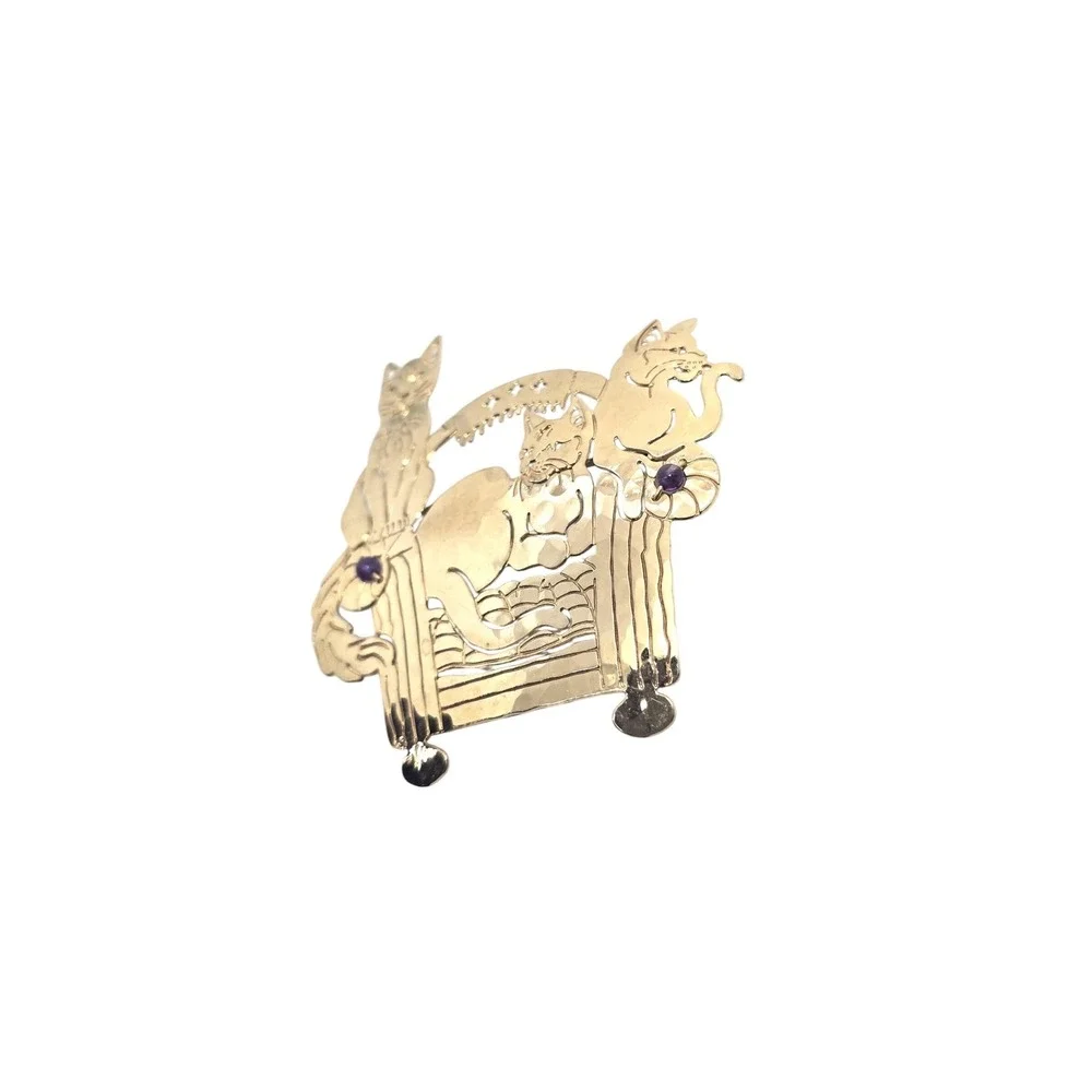 Wild Bryde Cats on Sofa Brooch Gold Tone Brass Amethyst Accents Vintage P94‎
